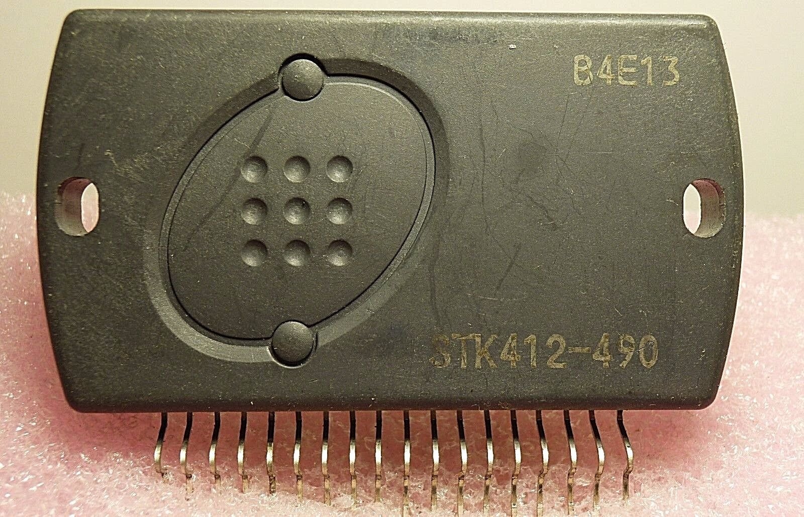 STK412-490 Mikroshēma