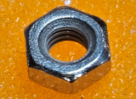 Uzgrieznis M3, metālisks, misiņš niķelēts, H=2.4mm, 5.5mm