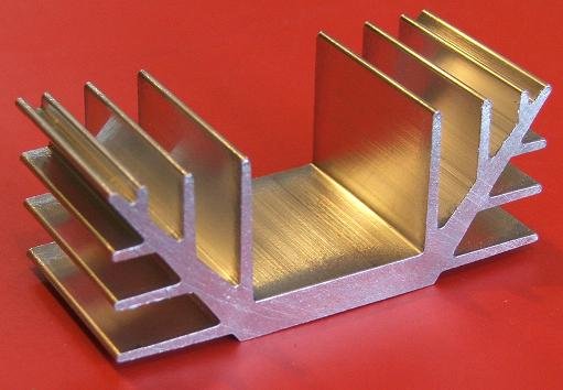 Radiators 74x35x30mm, U veida, aluminijs, sudraba krāsa