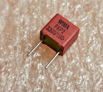 3.3nF/100VDC, 63VAC, ±2.5%, polirpopilenu kondensātors 5mm, 5.5x7x7.2mm, WIMA