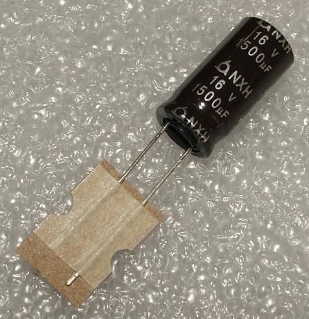 1500/16V, 105C, Ø10x20mm, ±20%, NXH sērija, Kondensatori zemas induktivitātes, SamYoung, 20mR, 10000h