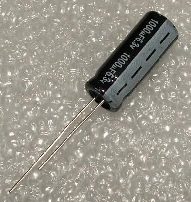 1000/6.3V, 105C, Ø8x20mm, ±20%, TB serija, Kondensatori zemas induktivitātes, 151mR, 6000h, Jamicon, ar lokaniem izvadiem