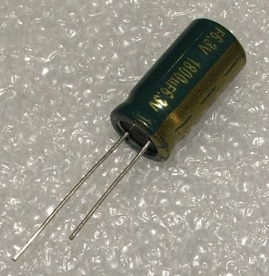 1800/6.3V, 105C, Ø10x20mm, ±20%, Kondensatori zemas induktivitātes, Jamicon, 31mR, 2000h, ar lokaniem izvadiem