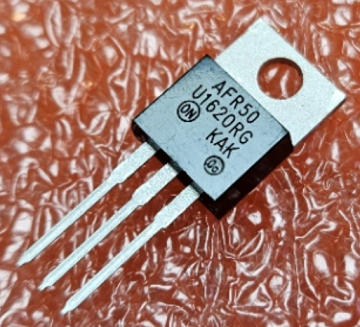 MUR1620CTRG(U1620RG), 2*Diodes, 200V, 2*8A, 25ns (Katod-ANOD-Katod) ---|<|---/---|>|---, TO-220
