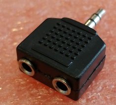 3.5mm štekers stereo uz 2x3.5mm ligzda mono