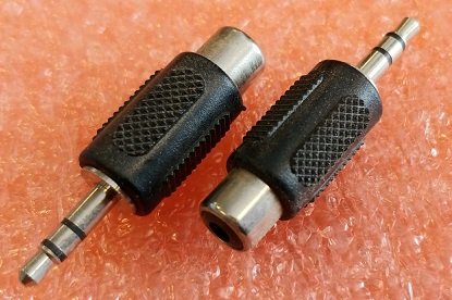 3.5mm štekers stereo uz RCA ligzda