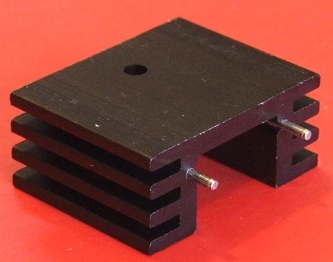 Radiators 32x26x14mm, U veida, 13K/W, TO220, aluminijs, melna krasa