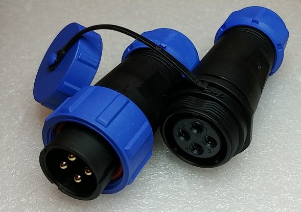 4Pin rūpņiecības savienotājs "papa spraudis + mama ligzda ar vaciņu", 3A/500V, IP67, lodešanai