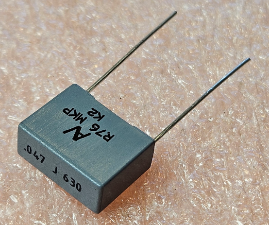 47nF/630VDC, 400VAC, ±5%, polipropilēns kondensātors 15mm, 18x7.5x13.5mm, KEMET