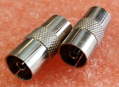 TV ligzda uz TV ligzda metalā pārēja