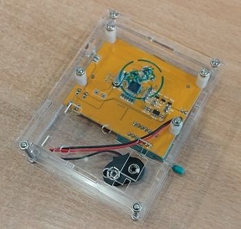 Testu ierīce, korpusā, (barošana 1 baterija 9V 6F22), kapacitate(ESR), rezistori, tranzistori(N, P, NPN, PNP), diodes