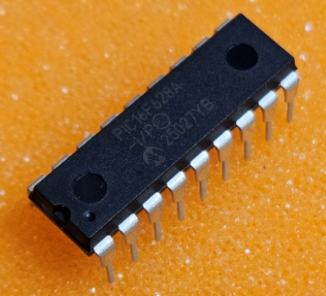 PIC16F628A-I/P Mikroshēma, 8-bit Microcontrollers - MCU 3.5KB 224 RAM 16 I/O, DIP18