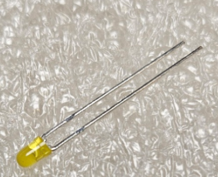 3mm, dzeltena, 8...32mcd, 60°, 2.1...2.5V/20mA, 590nm, gaismas diode