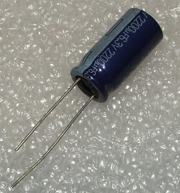 2200/6.3V, 85C, Ø10x20mm, ±20%, Kondensators elektrolītisks, 2000h, SAMWHA, ar lokaniem izvadiem