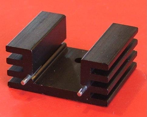 Radiators 32x26x14mm, U veida, 13K/W, TO220, aluminijs, melna krasa