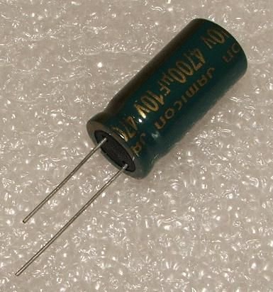 4700/10V, 105C, Ø12.5x26mm, ±20%, Kondensatori zemas induktivitātes,22mR, 2000h, Jamicon, ar lokaniem izvadiem