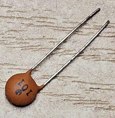 100pF 100V kondensators keramiskais