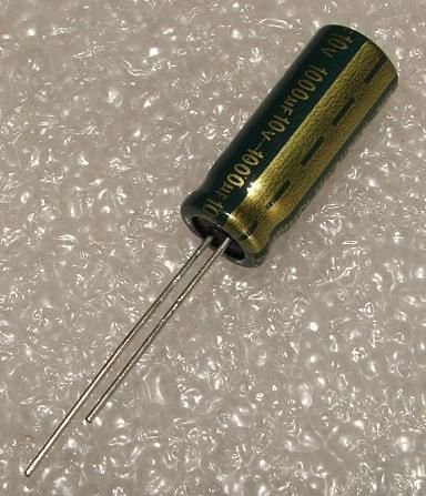 1000/10V, 105C, Ø8x16mm, ±20%, Kondensatori zemas induktivitātes, 68mR, 1000h, Jamicon, ar lokaniem izvadiem