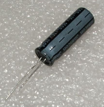 1500/16V, 105C, Ø10x30mm, ±20%, TB serija, Kondensatori zemas induktivitātes, 7000h, JAMICON, ar lokaniem izvadiem