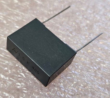 1.5mkF/400VDC, 200VAC, ±10%, poliesters kondensātors, 22.5mm, 26.5x10x18.5mm, KEMET