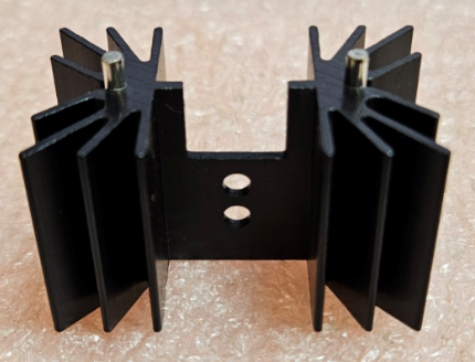 Radiators 42x25x25mm, H veida, 7.1K/W, TO220, aluminijs, melna krasa