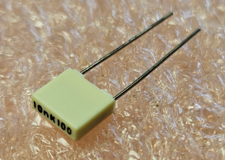 10nF/100VDC, 63VAC, ±10%, poliesters kondensātors, 5mm, 2.5x6.5x7.2mm, KEMET