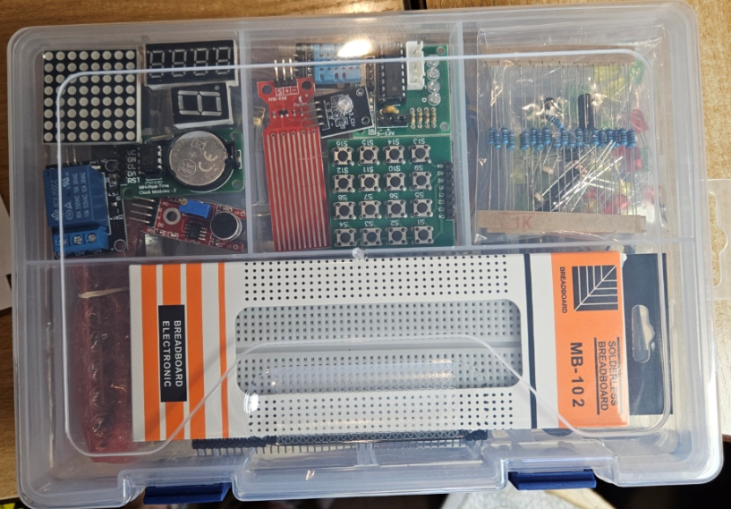 Arduino UNO, sākuma mācību komplekts, 18 elementi un vēl vairāk