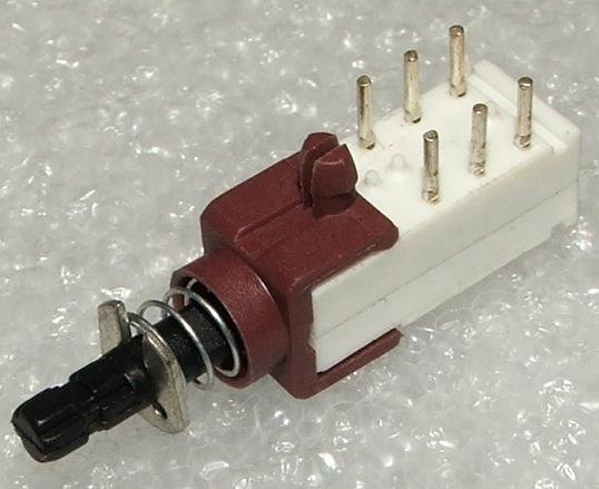 Poga DPDT, ON-(ON), 0.5A/250VAC, 22x8x7mm, PCB, divi kontakti uz saslēgšanu, bez fiksacijas