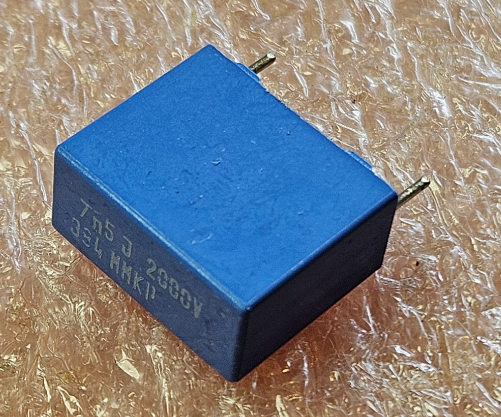 7.5nF/2000VDC, 680VAC, ±5%, polipropilēnu kondensātors 15mm, 7x13.5x18mm, Pilkor