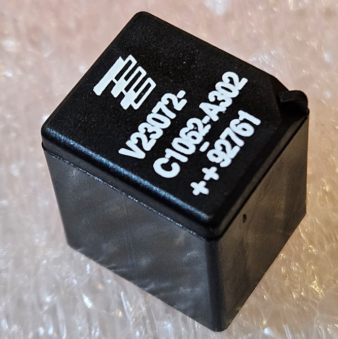 Relejs DC24V, SPST-NO, 10A/12VDC, 520Ω(46mA), viens kontakts uz saslēgšanu, 14.7x16.9x19.2mm, TE Connectivity