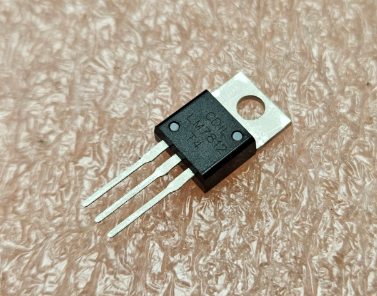 78S12(LM7812) Mikroshēma stabilizators 12V, 2A, Input voltage - 15...27V, TO-220