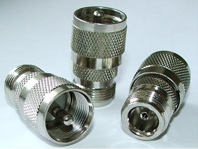 UHF štekers uz N ligzda, pārēja