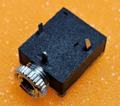 3.5mm ligzda, mono, plastmasas, uz šasija, skūvajamais M6