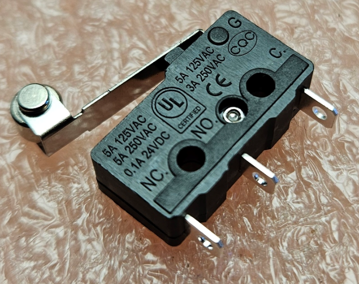 Mikropārslēdzējs ar sviru (ar ruliti) L=25mm, SPDT, ON-(ON), 3A/250VAC, 5A/125VAC, IP40, 19.8x6.4x10.2mm, viens kontakts