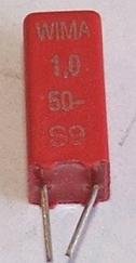 1mkF/50VDC, 30VAC, ±20%, poliesters kondensātors, 2.5mm, 5.5x10x4.6mm, WIMA