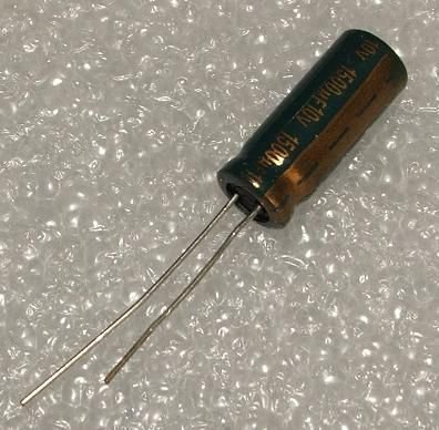 1500/10V, 105C, Ø10x20mm, ±20%, TB serija, Kondensatori zemas induktivitātes, Jamicon, 52mR, 6000h, ar lokaniem izvadiem