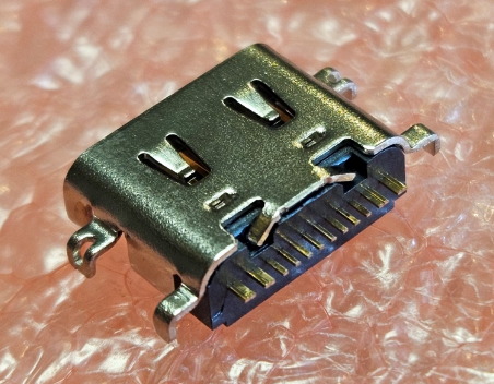 USB-C (type C), 2.0, ligzda uz šasija, SMT, vidū platei, 4 piestiprinājuma punkti, 16pin