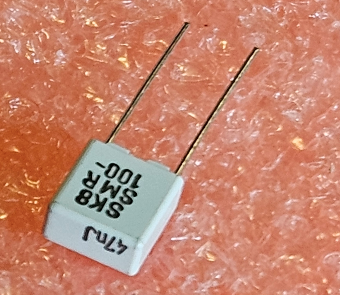 47nF/100VDC, 63VAC, ±5%, metalizēts PPS(metalizēts polifenilēnsulfīds) kondensātors, 5mm, 7.2x3.5x8mm, KEMET