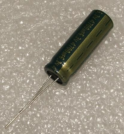 4700/6.3V, 105C, Ø10x30mm, ±20%, Kondensatori zemas induktivitātes, Jamicon, 25mR, 2000h, ar lokaniem izvadiem