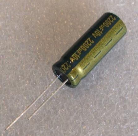 2200/10V, 105C, Ø10x28mm, ±20%, Kondensatori zemas induktivitātes, Jamicon, 27mR, 2000h, ar lokaniem izvadiem