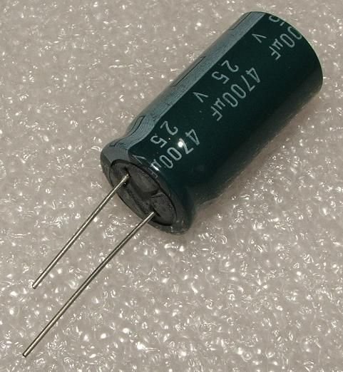 4700/25V, 85C, Ø16x32mm, ±20%, Kondensators elektrolītisks, 2000h, SAMWHA, ar lokaniem izvadiem