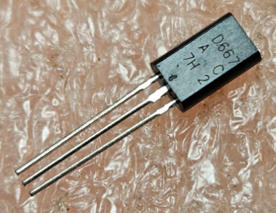 2SD667 Tranzistors NPN, 120V, 1A, 0,9W, 140MHz => 2SC2383, TO-92mod