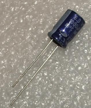 1000/6.3V, 105C, Ø8x11.5mm, ±20%, Kondensators elektrolītisks, 1000h, NICHICON, ar lokaniem izvadiem