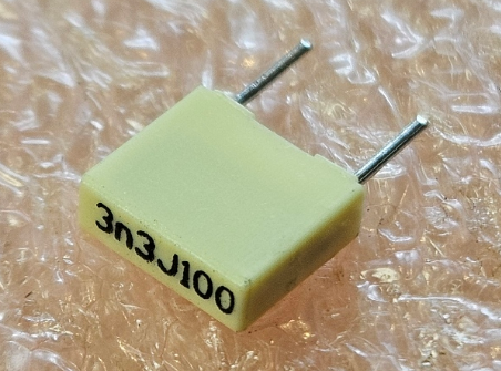 3.3nF/100VDC, 63VAC, ±5%, poliefiru kondensātors 5mm, 7.2 x 2.5 x 6.5mm, KEMET