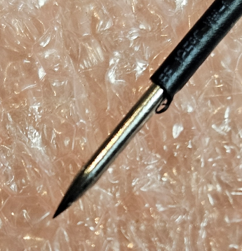 Testera adtas komplekts 2gab., asais gals, diametrs 1.5mm, ligzdas izmērs 2mm, sarkans+melns, L=80mm