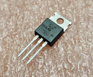 BT136/800E Triaks 800V, 4A, Igt<10mA, TO-220